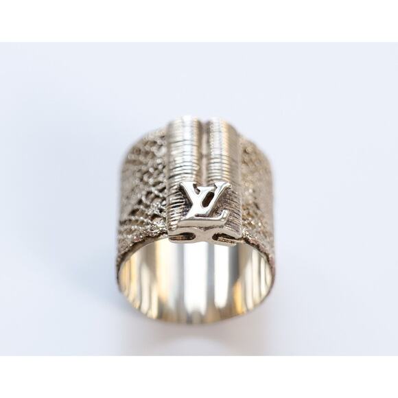 Louis Vuitton "Bijoux Fantaisie" Vintage Gold Tone LV Logo Mesh Wide Ring - Picture 2 of 12